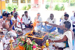 பால தண்டாயுதபாணி கோயிலில்
முதல்வா் விஜய் பிறந்த நாள் வழிபாடு