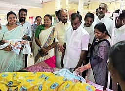முதல்வா் ஜோசப் விஜய் பிறந்த நாள்! அரசு மருத்துவமனையில் பிறந்த குழந்தைகளுக்கு தங்க மோதிரம்!