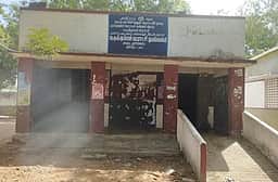 அரசுப் பள்ளியில் தீ விபத்து: 
சமையலா் மருத்துவமனையில் அனுமதி