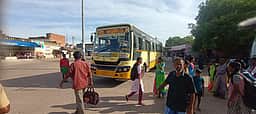 நான்குனேரியில் பயணிகளை ஏற்ற மறுக்கும் அரசுப் பேருந்துகள்