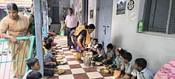 விளாத்திகுளத்தில் அரசுப் பள்ளி மாணவர்களுக்கு சத்துணவிற்குப் பதில் பிஸ்கட்: அதிகாரிகள் நேரில் விசாரணை 