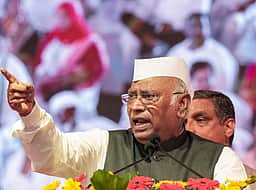 உதவாக்கரைகள்! டி.கே. சிவகுமார் பெயரை முழக்கமிட்ட தொண்டர்களை கண்டித்த கார்கே! 