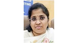 காஞ்சிபுரம்: புதிய மாவட்ட வருவாய் அலுவலா் பொறுப்பேற்பு