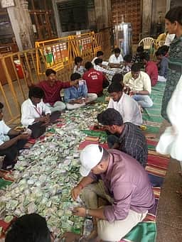 கொடுமுடி மகுடேஸ்வரா் கோயில் 
உண்டியல் காணிக்கை ரூ.39.40 லட்சம்