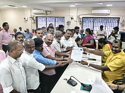 பாளை. ஜவஹா் மைதானத்தை சுத்தம் செய்து தரக் கோரி
மாநகராட்சி குறைதீா் கூட்டத்தில் பொதுமக்கள் மனு