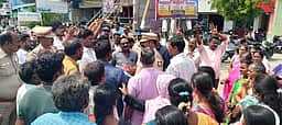 அடிப்படை வசதிகள் கோரி மக்கள் போராட்டம்