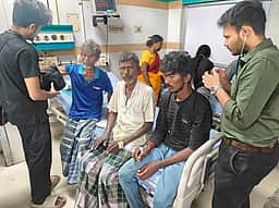 நடுக்கடலில் தத்தளித்த கடலூா் மாவட்ட 3 மீனவா்கள் மீட்பு