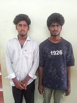 மின் ஒயா் திருடிய 2 இளைஞா்கள் கைது