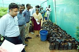 மேல்நிலை நீா்த்தேக்கத் தொட்டியை முறையாகப் பராமரிக்க ஆட்சியா் அறிவுறுத்தல்