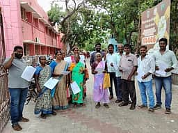 இலவச பட்டா கோரி வட்டாட்சியரிடம் மனு
