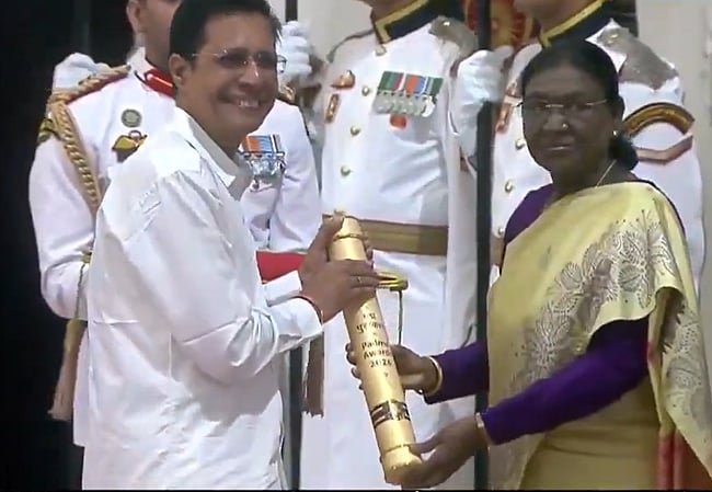 பத்ம ஸ்ரீ விருத பெறும் காமகோடி