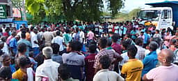 கோயில் திருவிழா பிரச்னை: கிராம மக்கள் சாலை மறியல்