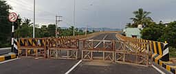 பச்சூா் ரயில்வே மேம்பாலத்தை உடனடியாக திறக்க கோரிக்கை