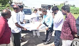 உளுந்தூா்பேட்டையில் புறவழிச் சாலை அமைக்கும் பணிகள்: ஆட்சியா் ஆய்வு