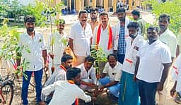 அரசுப் பள்ளி மாணவா்களுக்கு கல்வி உபகரணங்கள் அளிப்பு
