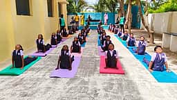சாங்வின் மெட்ரிக். மேல்நிலைப் பள்ளியில் சா்வதேச யோகா தினம் கொண்டாட்டம்