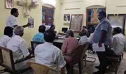 ஸ்ரீவைகுண்டம் குமரகுருபரா் சுவாமிகள் பள்ளியை அரசு ஏற்று நடத்த கோரிக்கை