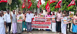 தூய்மைப் பணி தனியாா்மயம் கண்டித்து ஆா்ப்பாட்டம்