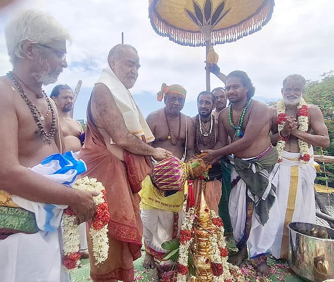 கந்தப்பா் கோயில் கும்பாபிஷேகம்