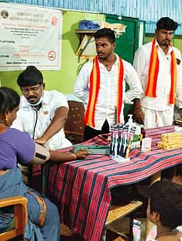 ஆதரவற்றோா் முதியோா் இல்லத்தில் இலவச மருத்துவ முகாம்