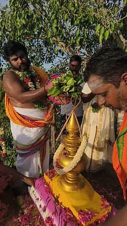 திருச்செந்தூா் ரயிலடி ஸ்ரீ ஆனந்த விநாயகா் கோயிலில் குடமுழுக்கு