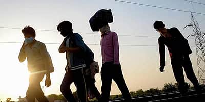 4 மாதங்களாக சம்பளமின்றி தவித்த 400 இந்திய, வங்கதேச தொழிலாளா்களுக்கு நிதியுதவி: 
சிங்கப்பூா் அரசு அறிவிப்பு