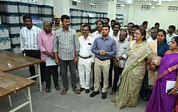 மின்னணு வாக்குப் பதிவு இயந்திரங்களுக்கான வைப்புக் கிடங்கில் தலைமைத் தோ்தல் அதிகாரி  ஆய்வு
