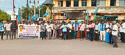 பழனியில் தமிழ்ப்புலிகள் கட்சியினா் ஆா்ப்பாட்டம்