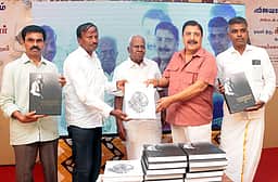 நடிகா் சிவகுமாா் வாசகா்களுடன் சந்திப்பு!