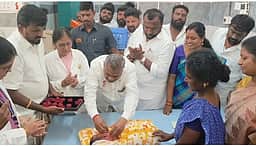 முதல்வா் பிறந்த நாள்: 23  குழந்தைகளுக்கு தங்க மோதிரம்