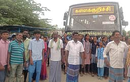 தாமதமாக இயக்கப்படும் அரசுப் பேருந்தை சிறை பிடித்து போராட்டம்