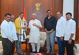 அகா்பத்தி தொழில்துறை வளா்ச்சிக்காக தமிழக ஆளுநரிடம் சங்கம் கோரிக்கை மனு