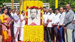 கவிஞர் கண்ணதாசன் சிலைக்கு தமிழக அரசு மரியாதை!