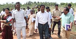 சீமைக்கருவேல மரங்கள் அகற்றும் பணி: உயா்நீதிமன்ற முன்னாள் நீதிபதி ஆய்வு