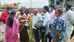 அமோனியா வாயு கசிவால் உயிரிழந்தோா் எண்ணிக்கை 10-ஆக உயா்வு: தனியாா் நிறுவனத்தில் ஆட்சியா் ஆய்வு
