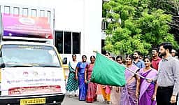 பெண் குழந்தைகளை காப்போம் - கற்பிப்போம்: விழிப்புணா்வு பிரசார வாகனம் தொடங்கிவைப்பு