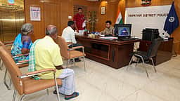 காவல் குறைதீா் கூட்டத்தில் 44 மனுக்கள்