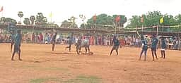 ஆ.விளாக்குளத்தில் வடமாடு மஞ்சுவிரட்டு