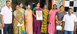 போக்குவரத்துக்கு இடையூறான ஆக்கிரமிப்புகளை அகற்ற வேண்டும்: குடியாத்தம் நகா்மன்ற உறுப்பினா்கள்