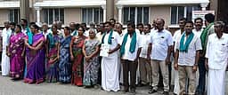 விளைநிலங்களில் உயா் அழுத்த மின் கோபுரம்: ஆட்சியரிடம் விவசாயிகள் மனு
