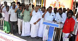 புதுச்சேரியில் காவிரி உரிமை மீட்புக் குழுவினா் ஆா்ப்பாட்டம்