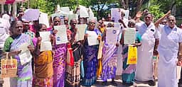 ஜமாபந்தியில் பட்டாக்களை ஒப்படைத்து போராட்டம்