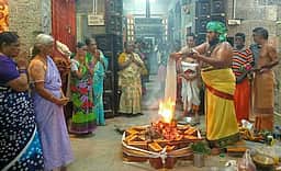வத்திராயிருப்பு சேதுநாராயணப் பெருமாள் கோயிலில் சுதா்சன சக்கரத்தாழ்வாா் ஜெயந்தி