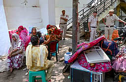 யமுனா பஜாரில் வாழ்வாதாரத்தை இழந்த குடும்பங்கள் அவதி