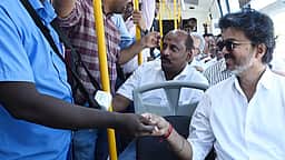 அரசுப் பேருந்தில் டிக்கெட் எடுத்து பயணித்த முதல்வர் விஜய்!