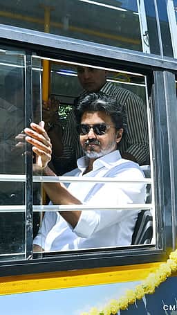 ஜன்னல் ஓரத்தில்... 