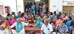 ஊா் பெயரை மாற்றியதை கண்டித்து போராட்டம்