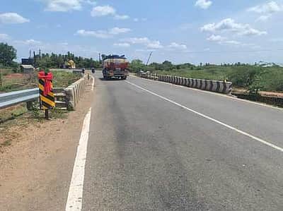 கந்தா்வகோட்டை பகுதியில் தேசிய நெடுஞ்சாலையில் அவலநிலைகள்: கண்டுகொள்ளுமா தேசிய நெடுஞ்சாலைத்துறை?