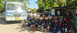 அரசுப் பேருந்தை சிறைப்பிடித்து பள்ளி மாணவா்கள் சாலை மறியல்