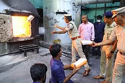 579 கிலோ கஞ்சா தீயிட்டு அழிப்பு